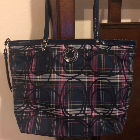 Coach - Picture 2 of 3